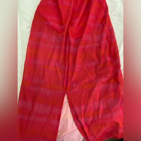 Rios Maxi Dress in Strawberry Tie Dye
h:ours - Picture 4 of 6